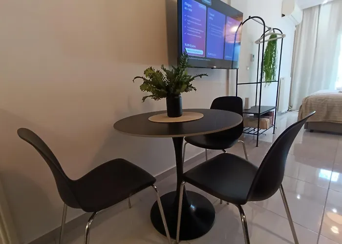 Molly - Prime Downtown Hub - Metro Right There - Walk To Helexpο & & Vibes Appartement *