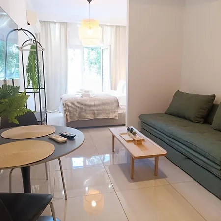 Molly - Prime Downtown Hub - Metro Right There - Walk To Helexpο & & Vibes Apartment *