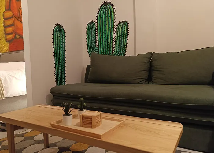 Molly - Prime Downtown Hub - Metro Right There - Walk To Helexpο & & Vibes Apartment