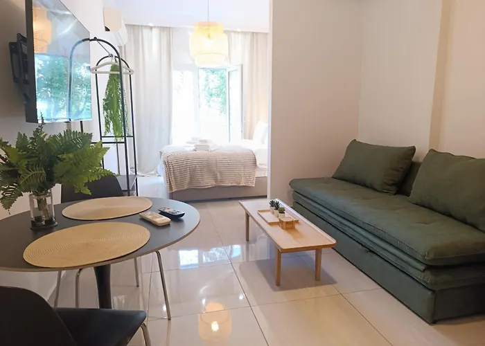 Molly - Prime Downtown Hub - Metro Right There - Walk To Helexpο & & Vibes Apartment *