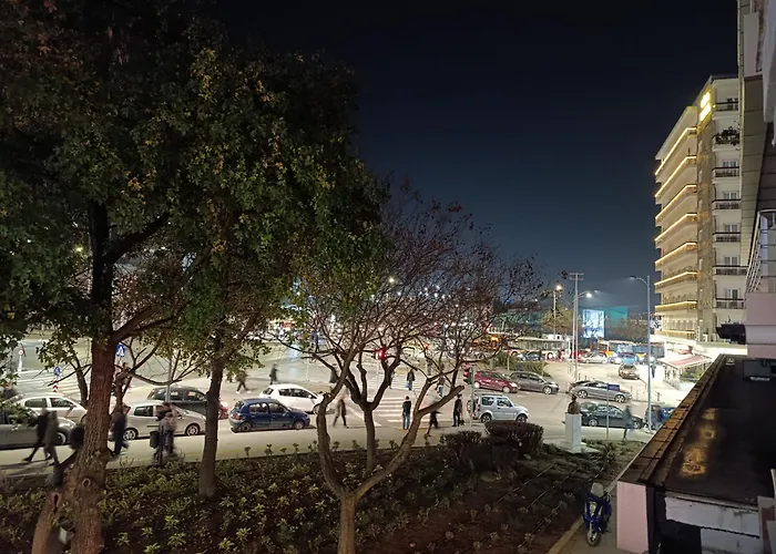 Molly - Prime Downtown Hub - Metro Right There - Walk To Helexpο & & Vibes Apartment Thessaloniki